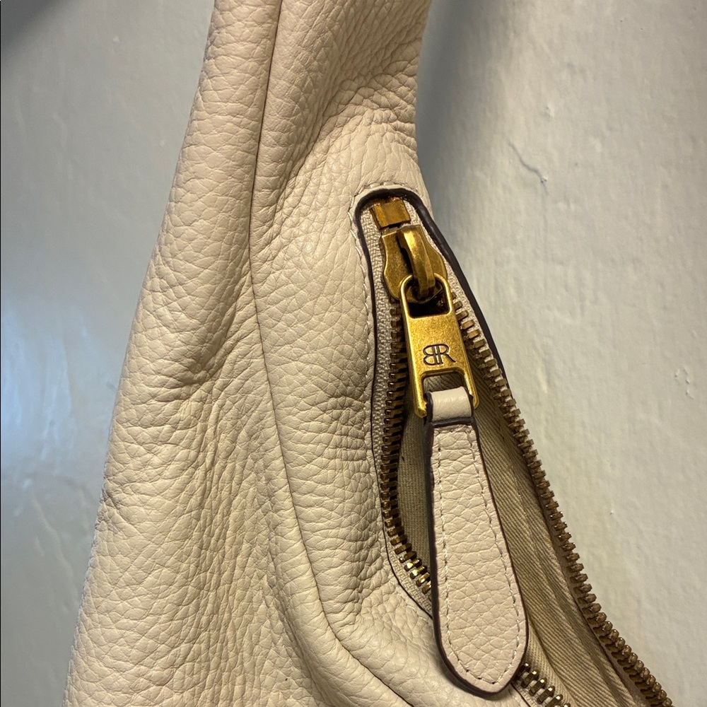 NWOT Banana Republic Cream Pebbled Hobo Shoulder Bag - Picture 2 of 8